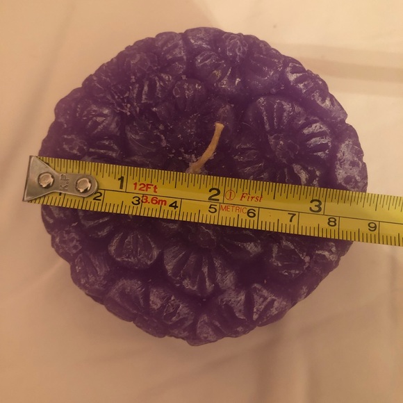 NEW PURPLE EMBOSSED FLOWER PILLAR CANDLE - Picture 3 of 5